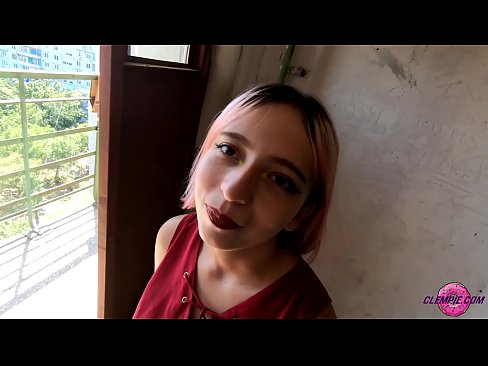❤️ Une étudiante sensuelle suce un étranger dans l'Outback - sperme sur son visage ❌ Super porno at us ﹏